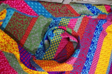 Preview: Dreiecktuch Grace bunt von invero aus reiner Baumwolle